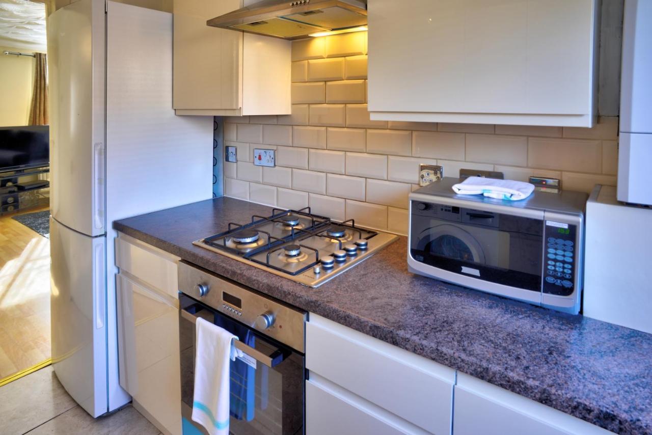 Modern & Spacious - Walk To London Excel- Parking Esterno foto