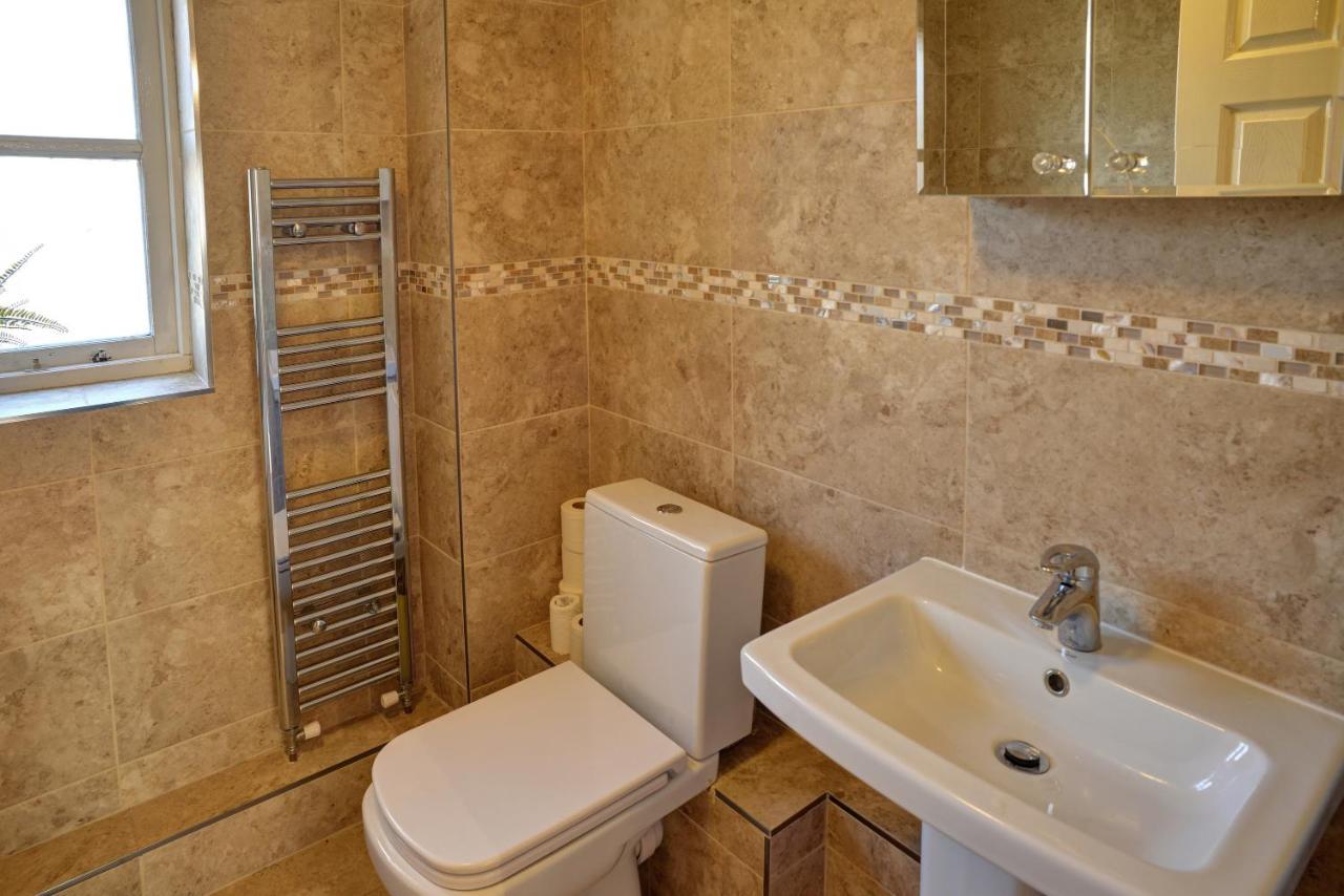 Modern & Spacious - Walk To London Excel- Parking Esterno foto