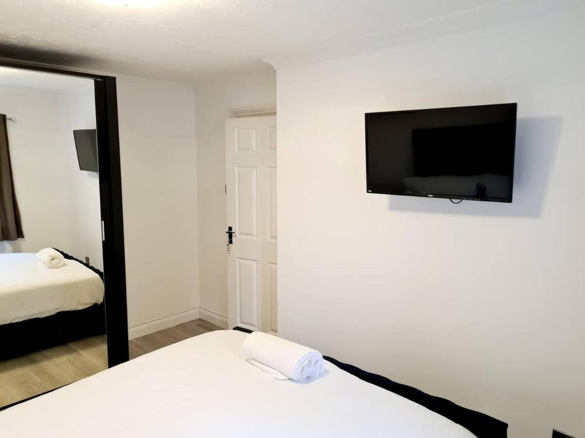 Modern & Spacious - Walk To London Excel- Parking Esterno foto