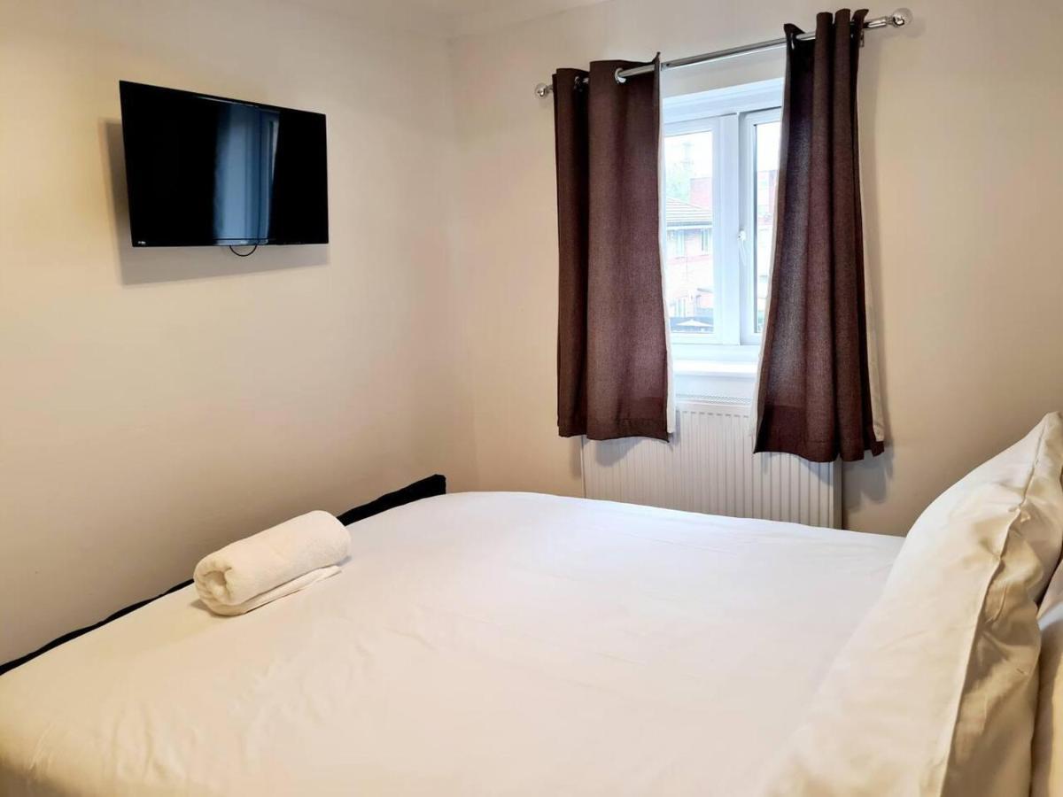 Modern & Spacious - Walk To London Excel- Parking Esterno foto