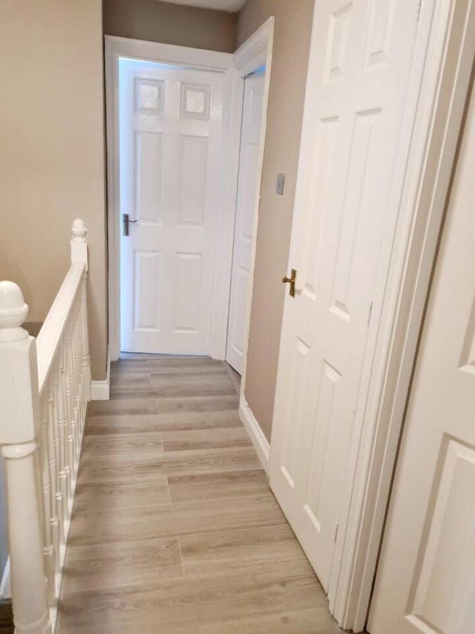 Modern & Spacious - Walk To London Excel- Parking Esterno foto